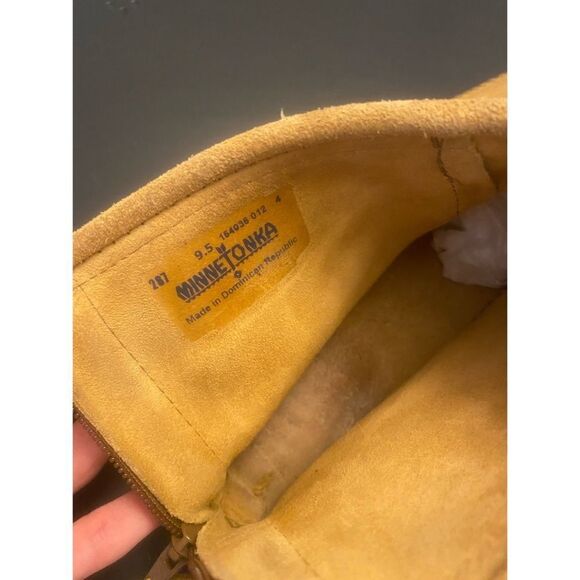 Minnetonka | Back Zip Hardsole Boot | 9.5 - Picture 6 of 7